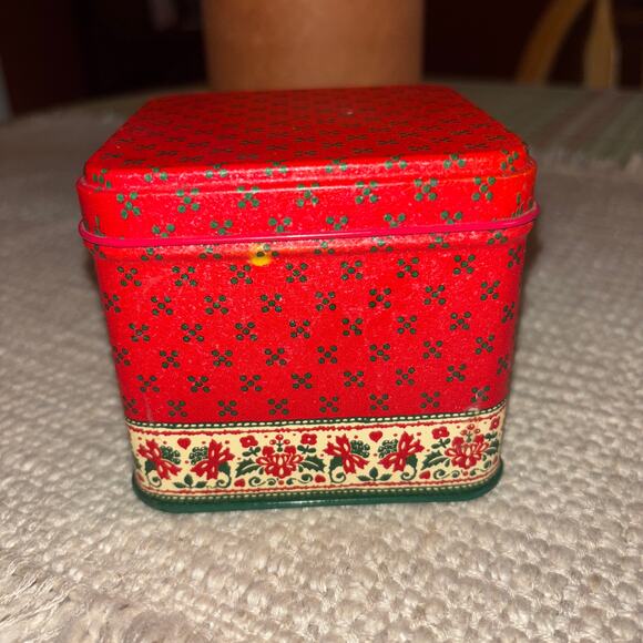 Vintage Christmas Tin Square Red Potpourri Press Collectible Disposable Coaster - Picture 2 of 10